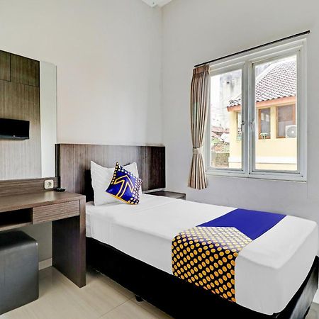 Hotel O Cihampelas Near Ciwalk Formerly D'River Guest House Bandung Esterno foto
