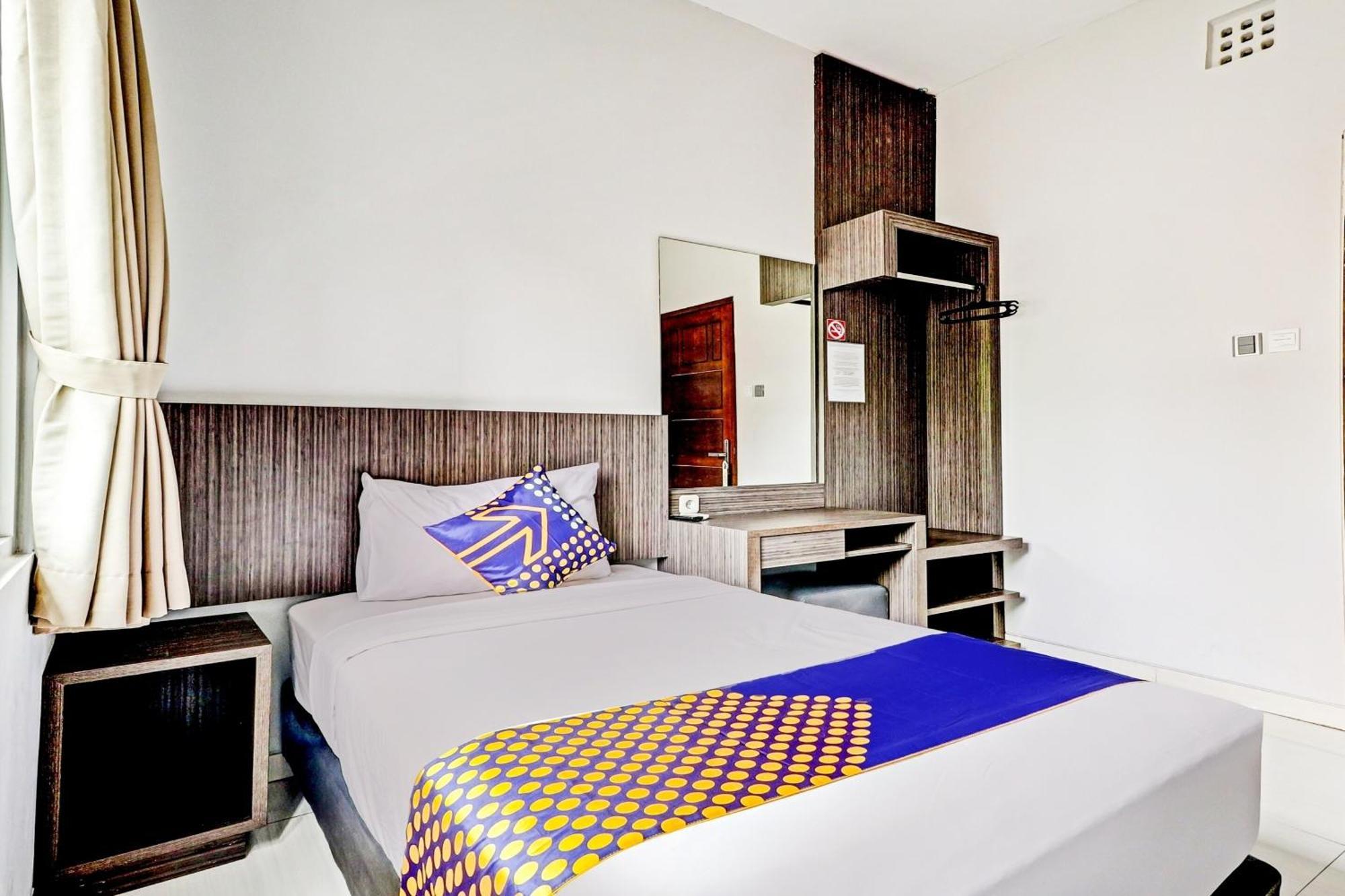 Hotel O Cihampelas Near Ciwalk Formerly D'River Guest House Bandung Esterno foto
