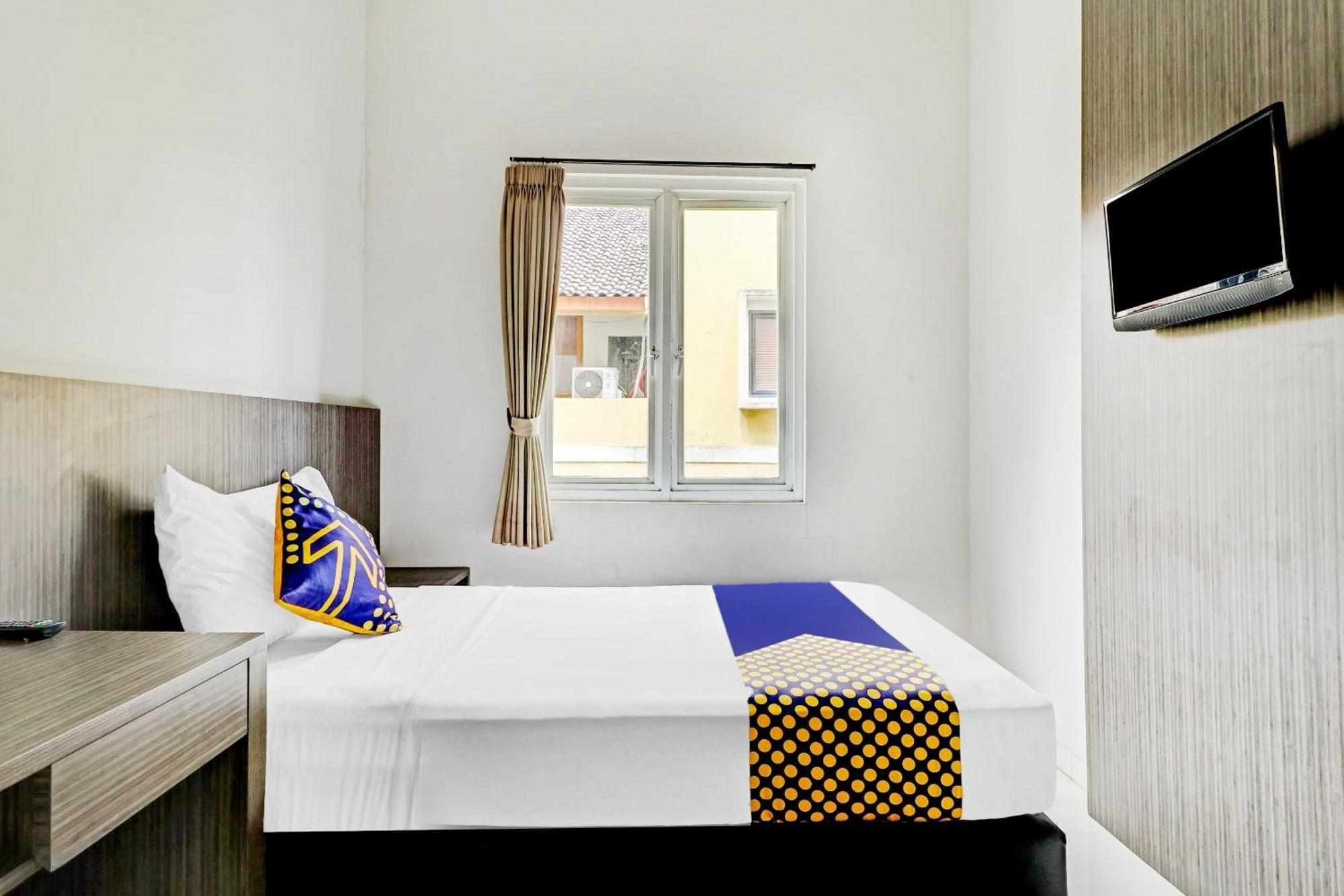 Hotel O Cihampelas Near Ciwalk Formerly D'River Guest House Bandung Esterno foto