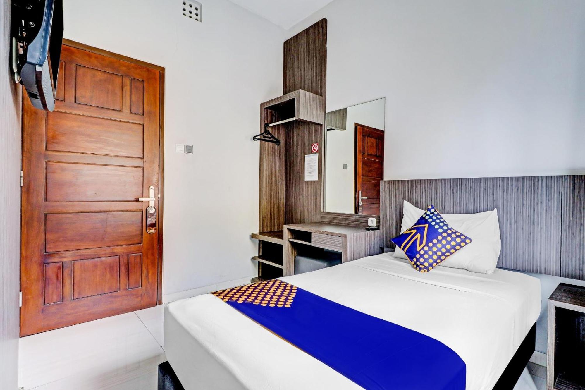 Hotel O Cihampelas Near Ciwalk Formerly D'River Guest House Bandung Esterno foto