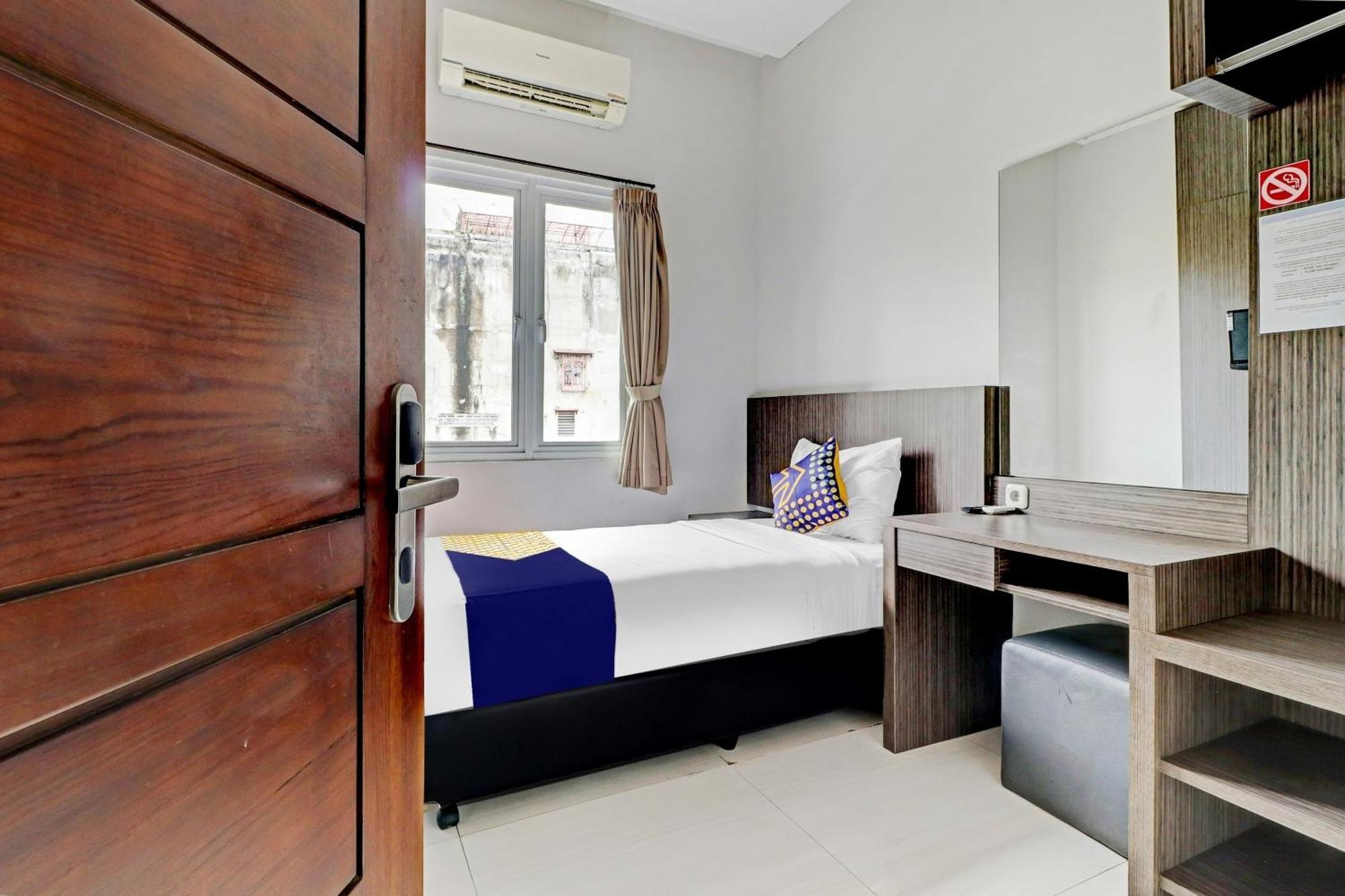 Hotel O Cihampelas Near Ciwalk Formerly D'River Guest House Bandung Esterno foto