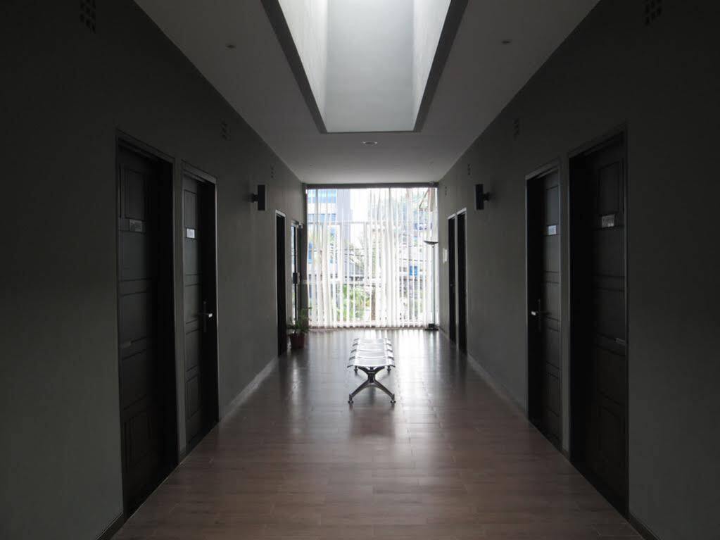 Hotel O Cihampelas Near Ciwalk Formerly D'River Guest House Bandung Esterno foto