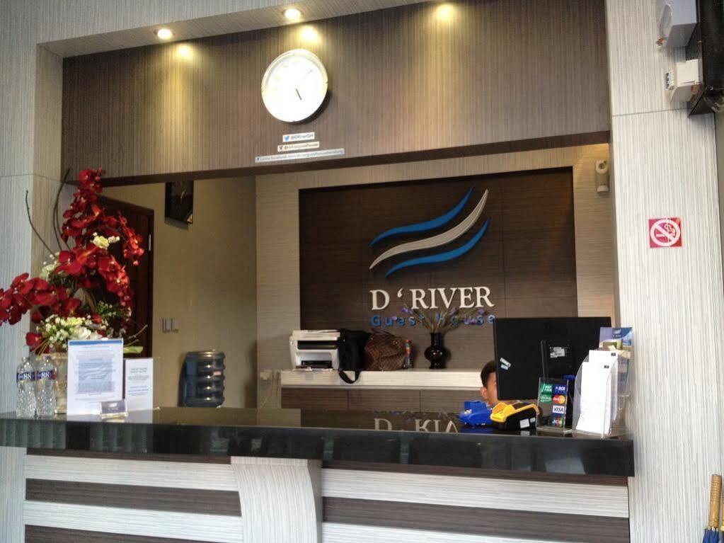 Hotel O Cihampelas Near Ciwalk Formerly D'River Guest House Bandung Esterno foto